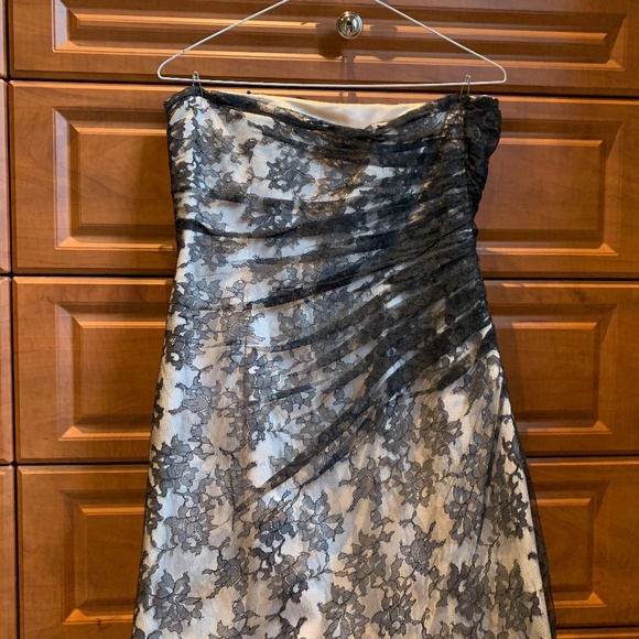 Long strapless black lace dress - Picture 3 of 3